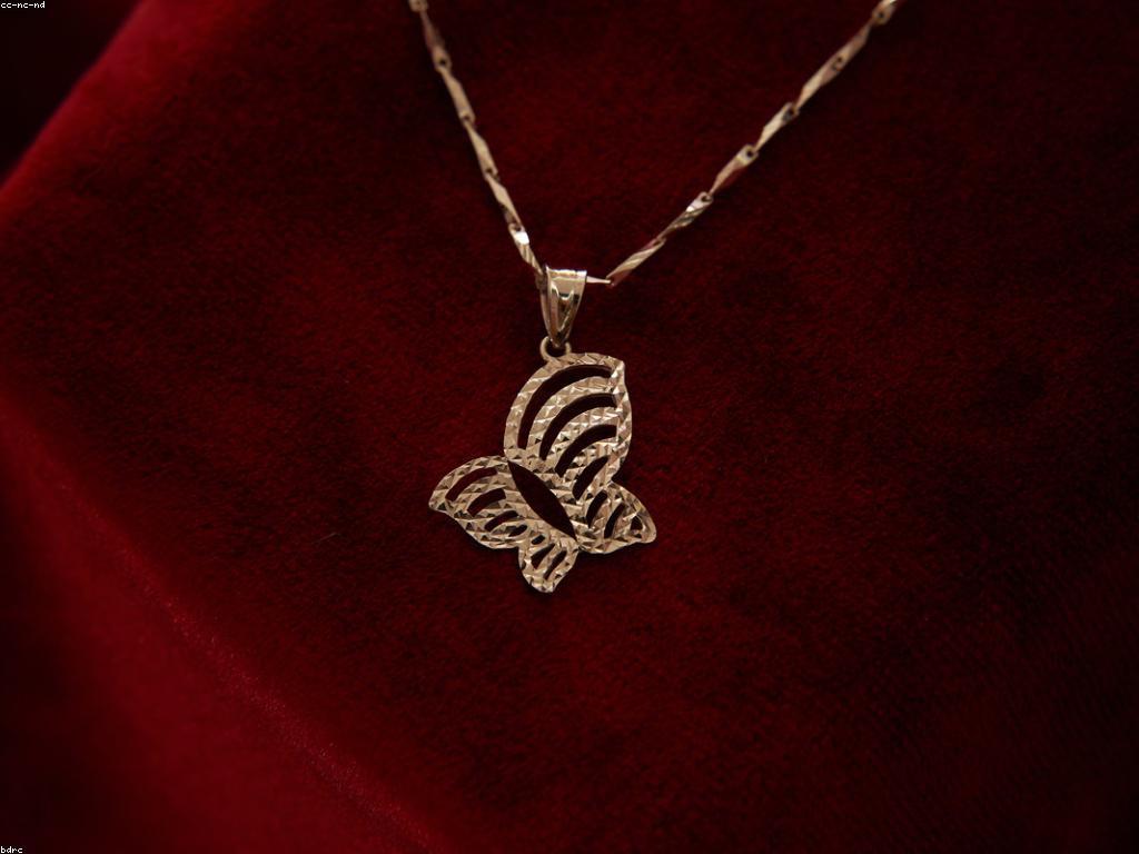 ផលិតផល និងសេវាកម្ម: ការបង្រ្កាបទីផ្សារពិភពលោក